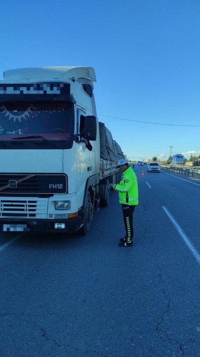 Gaziantep'te kış önlemlerini almayan sürücülere ceza yağdı - Resim : 1