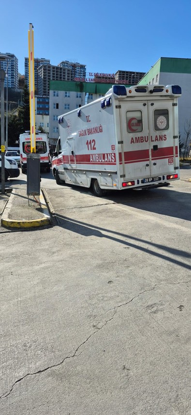 Olimpik yüzme havuzunda fenalaşan 54'ü çocuk 60 kişi baygınlık geçirdi! - Resim : 2