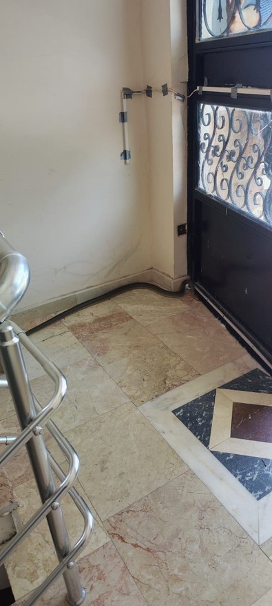 Doğanın içinden kıvrıla kıvrıla şehre kadar geldi! Afyonkarahisar’da bir apartmanın içinde ortaya çıkan vahşi canlı panik yarattı... Senin burada ne işin var - Resim : 1