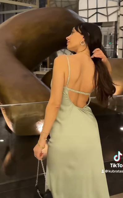 Fenomen Kübra Taşdemir'in videosu sosyal medyada yeniden gündeme oturdu! "Dedem bir kadının ayaklarının altı pembeyse" diyerek uyarırdı - Resim: 3