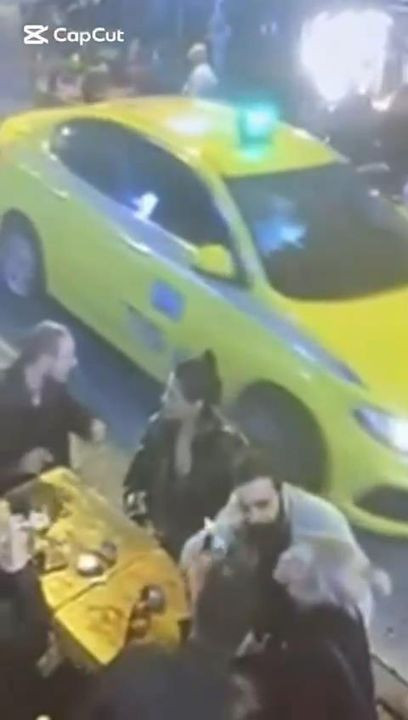 Önce çakmakla yakıldı ardından tehdit mesajları aldı: 'Kız arkadaşım sizin yüzünüzden...' - Resim: 6