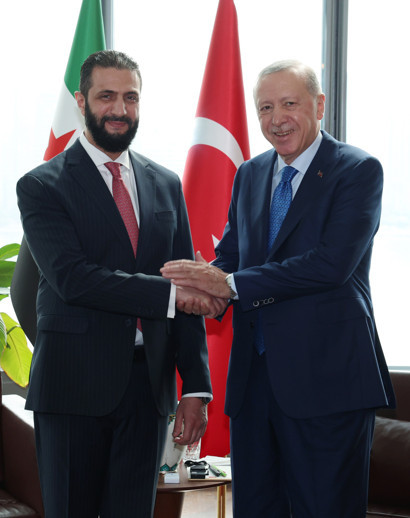 Cumhurbaşkanı Erdoğan'dan diplomasi trafiği: Suriye Cumhurbaşkanı Şara ile görüştü - Resim : 2