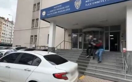 Forkliftle ile kuyumcu soyup eşekle kaçtı! İfadesi şaşkınlık yarattı - Resim: 2