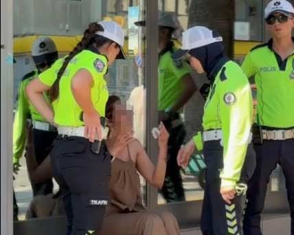 Taksi savaş alanına döndü! Biri hastanye, diğeri karakola gitti: Kavga anları kamerada - Resim : 1