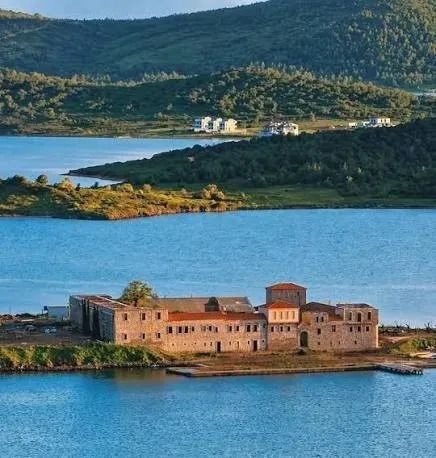 Ege'de gizemli ada yeniden doğuyor! Türkiye'nin 'Venedik Bienali' olabilir: Ayvalık ve Cunda'dan özel elektrikli botlarla gidilecek - Resim: 2