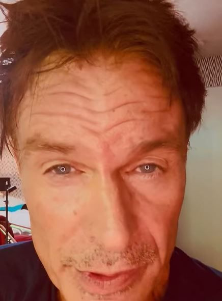 Efsane oyuncudan acı haber! 57 yaşında kalp krizinden öldü - Resim: 2