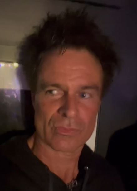 Efsane oyuncudan acı haber! 57 yaşında kalp krizinden öldü - Resim: 6