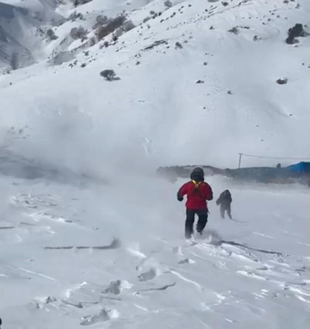 15 gündür ulaşılamıyordu! Mezradaki evinde donmak üzereyken bulundu - Resim : 1