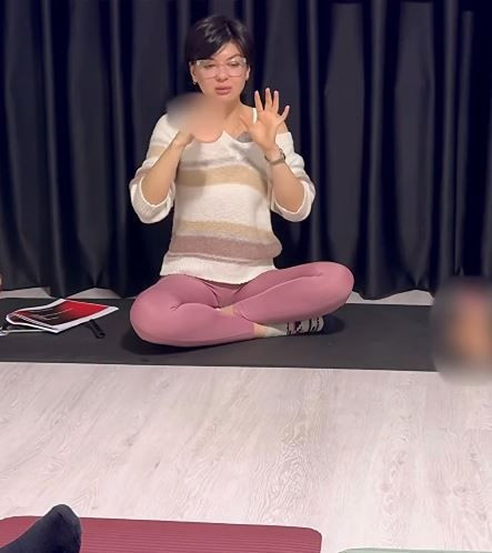 Çiftlere yönelik cinsel ilişki terapi seanslarıyla biliniyordu! İnci Mercan'dan şaşırtan sütyenli poz geldi: "Bence artık böyle çıkabilmeliyiz" - Resim: 1