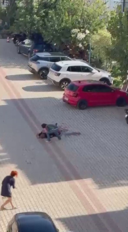 Sokak ortasında vahşet! Annesiyle gönül ilişkisini öğrendi: 22 bıçak darbesiyle öldürdü - Resim: 3