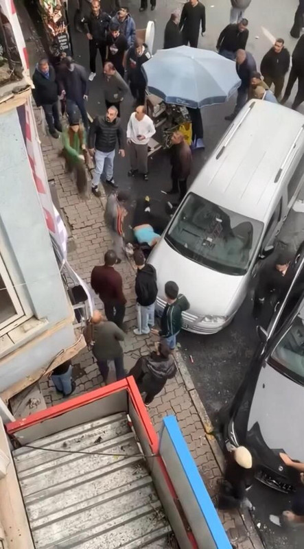 Beyoğlu'nda panik anları! Otel tabelasına çıkıp “Polis yok mu” diye bağırdı: Saniyeler içinde böyle düştü - Resim: 7