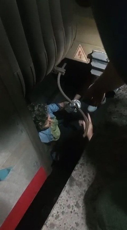 Korku dolu anlar kamerada! Marmaray'da can pazarı: Raylarda sıkışan yolcu böyle kurtarıldı - Resim: 5