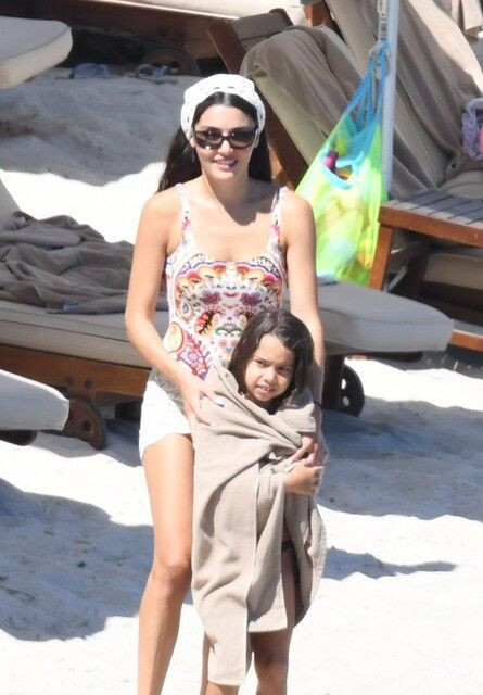 Hande Erçel Bodrum tatilinde görüntülendi! Fiziği ile kendine hayran bıraktı - Resim: 5
