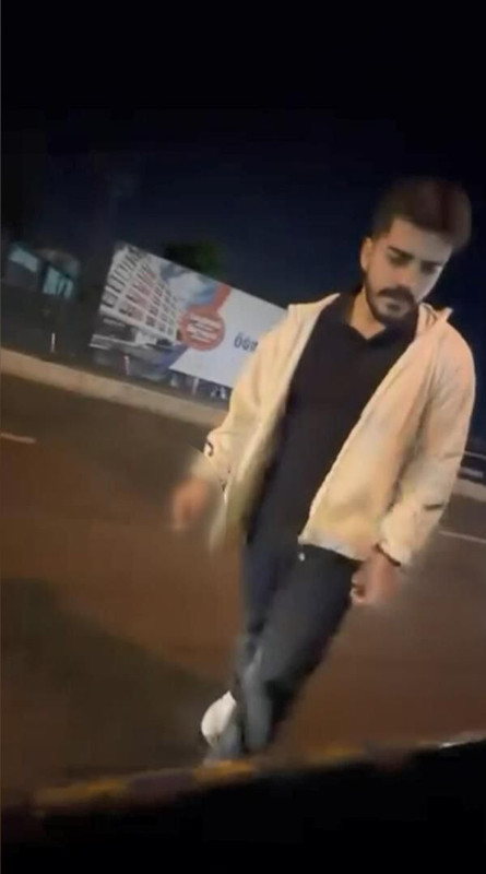 Taksiyi tekmeledi bir de meydan okudu: Çek dostum ne olacak - Resim: 6