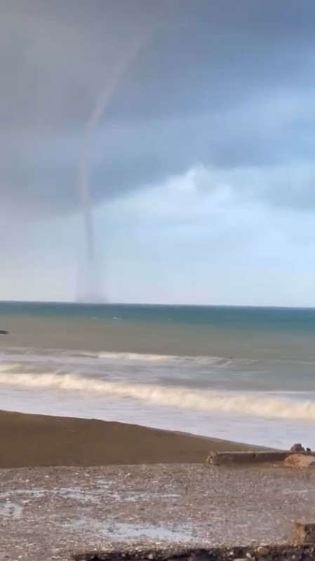 İskenderun'da hortum paniği! O anlar cep telefonu kamerasına yansıdı - Resim: 1