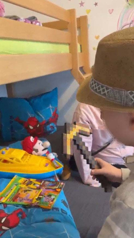 300 saatlik görüntü izlenerek bulunmuştu! Nazar 7 sonra Almanya'da! Oyuncaklarını tek tek inceledi - Resim: 8