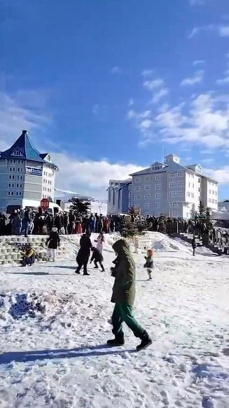 Uludağ'da izdiham: Pistlerde adım atacak yer kalmadı! - Resim: 4