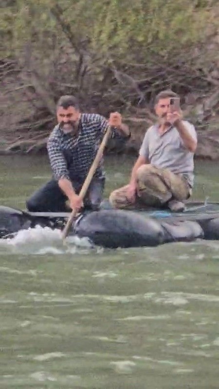Elazığ’da 1 tane keçi kayalıklarda mahsur kaldı. Acilen bölgeye çağrılan resmi ekipler gördüğü manzara karşısında dondu kaldı - Resim: 3