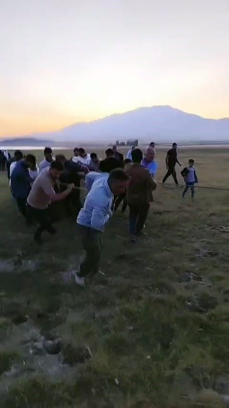Bitlis'te 10 tane ineği otlatmaya çıkaran çoban, 1 saat sonra 1 tane ineğe bakınca korkunç manzarayı gördü. Tüm köy bir anda oraya yığıldı - Resim: 5