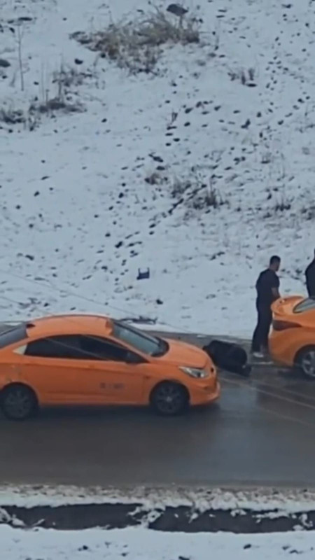 Sokak ortasında tekmeli yumruklu saldırı! 5 kişi 1 kişiyi öldüresiye dövdü: Korkunç anlar kamerada - Resim: 3