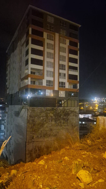 Ankara’da istinat duvarı çöktü! 17 katlı apartmandaki görüntü korkuttu - Resim: 5