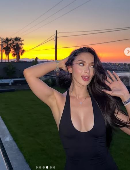 Ünlü oyuncu Merve Cin sosyal medyadan paylaştığı fotoğrafa gömleğinin düğmelerini sonuna kadar açıp öyle poz verdi - Resim: 9