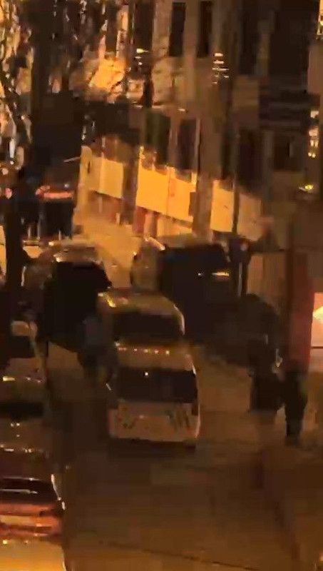 Esenler'de dehşet gecesi! Tartıştığı eşini odaya kilitleyip ateş etti: Polisleri görünce kendini vurdu - Resim: 3