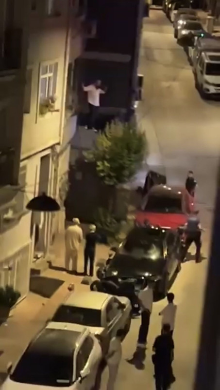 Beyoğlu'nu birbirine kattı! Eski sevgilisinin evine tırmandı: İndirin şunu - Resim: 5
