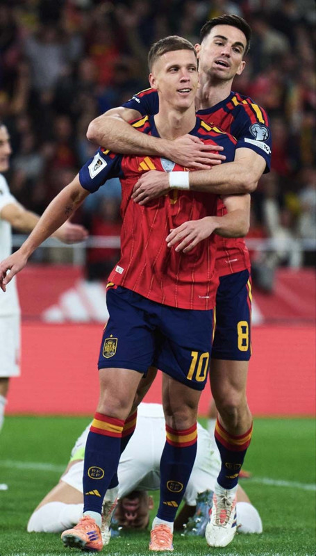 Galatasaray’dan yılın transfer bombası! 40 milyon euroluk dünya yıldızı Fenerbahçe yenilgisini unutturacak!  Taraftarlar havalimanına akın edecek - Resim: 16