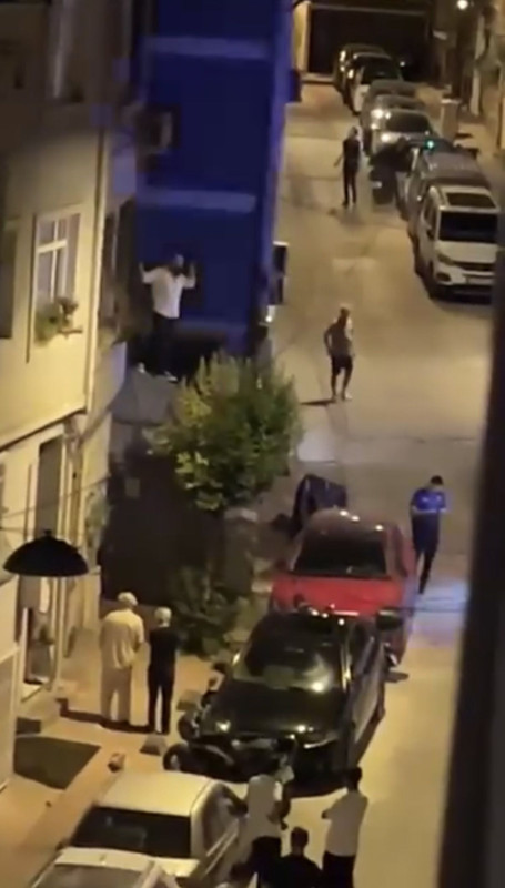 Beyoğlu'nu birbirine kattı! Eski sevgilisinin evine tırmandı: İndirin şunu - Resim: 3