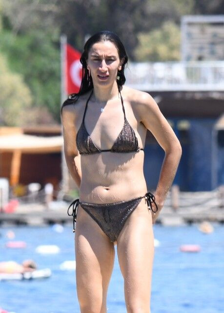 Milli Voleybolcu Hande Baladın şampiyonluk yorgunluğunu Bodrum'da attı! - Resim: 2