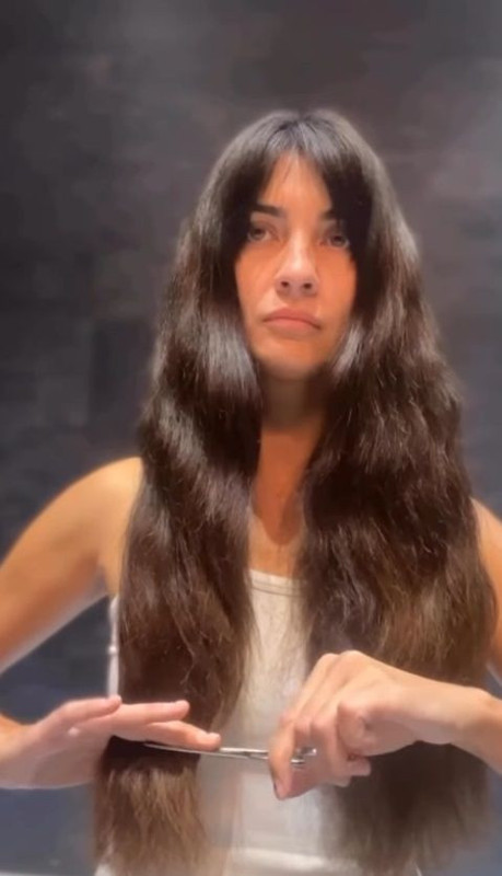 Tuba Büyüküstün kamera önünde saçlarını kesti! Altına yazdığı not kafaları karıştırdı - Resim: 3