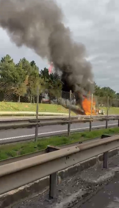 Tuzla’da yangın paniği! Seyir halindeki tır alev topuna döndü - Resim: 2