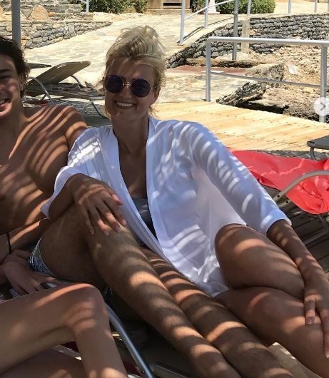 Aleyna Kalaycıoğlu, "Ablam değil annem" diyerek tanıtmıştı. Zuhal Kalaycıoğlu fit haliyle büyüledi - Resim: 5