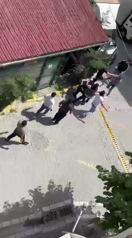 Esenyurt'ta pes dedirten olay! Parasını vermeyip d&uuml;kkanı bastı: "&Ouml;rg&uuml;t gibi davranıyorlar'" - Resim : 1