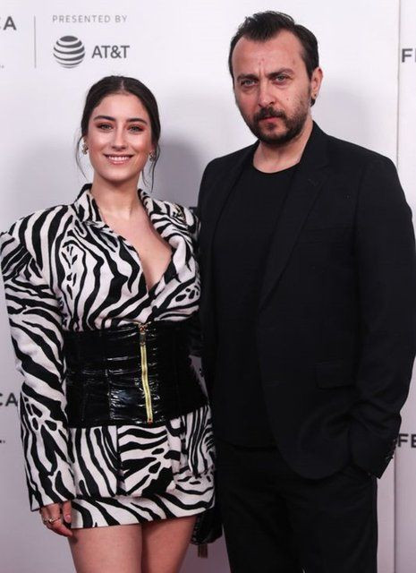 4 aylık hamile olan Hazal Kaya belirginleşen karnıyla poz verdi - Resim: 1