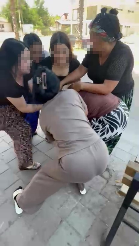 6 kadın tarafından hem dövüldü hem soyuldu! Yetmedi tehdit edildi: Madde dökeriz, tarayıp geçeriz - Resim : 4
