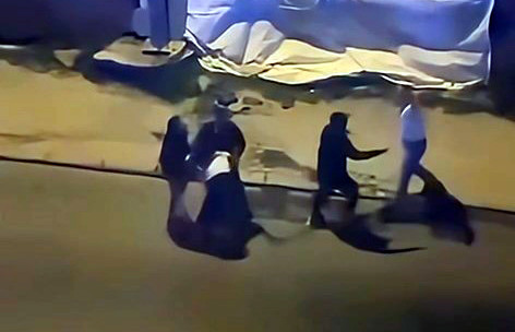 Yine kadına şiddet! Yer Avcılar! Yumrukladı, saçlarından yerde sürükledi! - Resim : 1