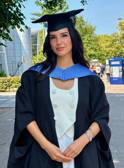 Ünlü oyuncu Yasemin Yazıcı'dan akademik başarı: Liverpool Üniversitesi'nde 'Yılın Tezi' ödülünü kazandı - Resim: 4