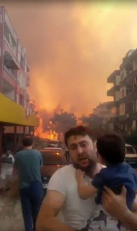 Hatay'daki yangın yürekleri de yaktı... Vatandaşlar bölgeden böyle kaçıyor - Resim: 7