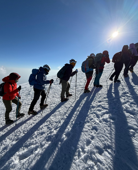 Zorlu şartlara rağmen 19 sporcu, Türkiye’nin en yüksek noktasına ulaştı - Resim: 3