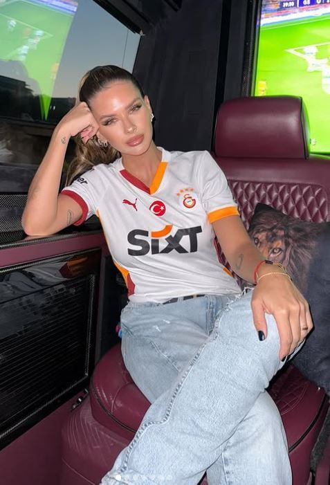 Galatasaray'ın yıldızı Icardi, güzel sevgilisi China'nın sütyensiz anlarını paylaştı görenler şaştı kaldı - Resim: 1