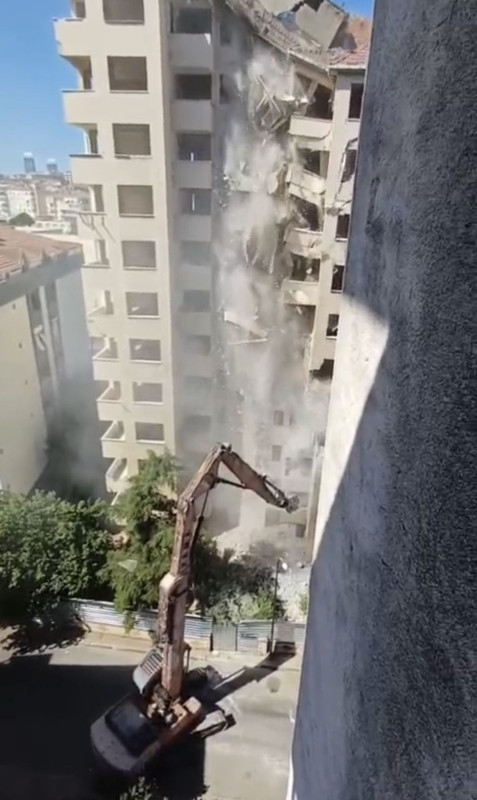 Maltepe'de facia! 11 katlı bina bir anda böyle çöktü - Resim: 2