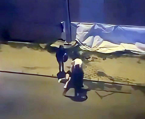 Yine kadına şiddet! Yer Avcılar! Yumrukladı, saçlarından yerde sürükledi! - Resim : 4