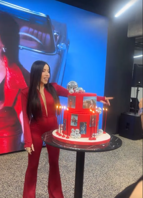 Burcu Güneş'ten 50. yaş kutlaması! Güzelliğiyle görenleri hayran bıraktı - Resim: 3