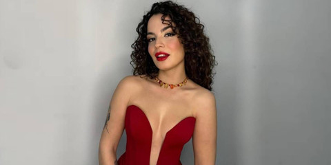 Aslı Bekiroğlu ve rapçi sevgilisi tatilde aşka geldi! Şezlongda dudak dudağa görüntülendi - Resim: 1