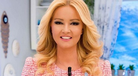 Müge Anlı mini elbiseli pozunu paylaştı! Beğeni butonu çöktü - Resim: 1