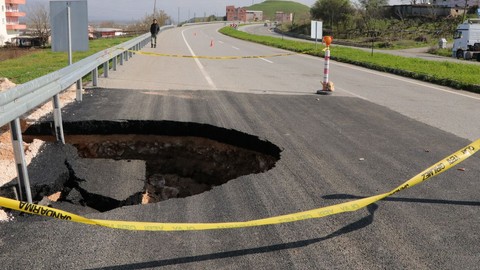 Batman'da 4 metre genişliğinde bir obruk daha oluştu