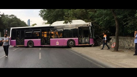 İstanbul trafiğini felç eden iki kaza!