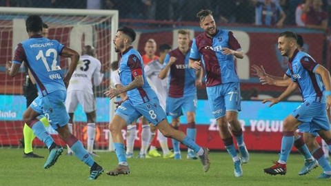 Trabzonspor sahasında Beşiktaş'ı farklı yendi